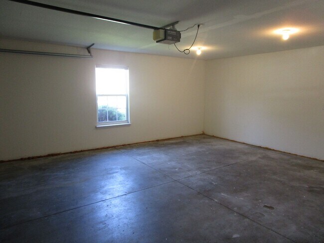 Building Photo - 1704-1706-1706 Juniper Dr