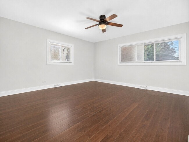 Building Photo - 800 Ridgemoor Dr