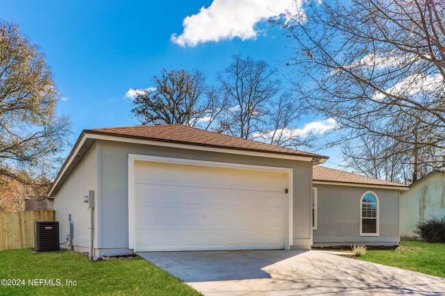 Building Photo - 1597 Twin Oak Dr W