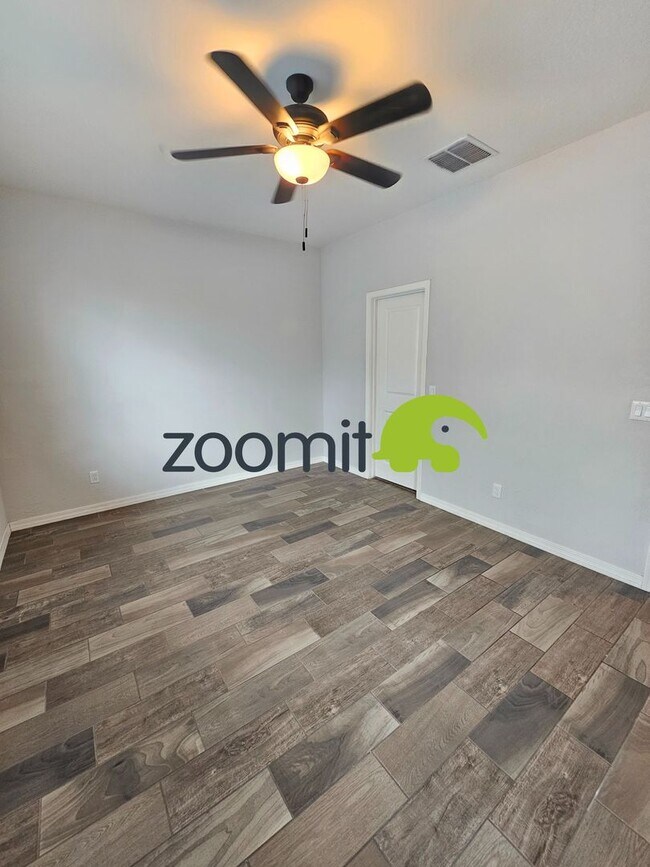 Building Photo - Wonderful 5 bedroom home **Coming Soon May 2026***