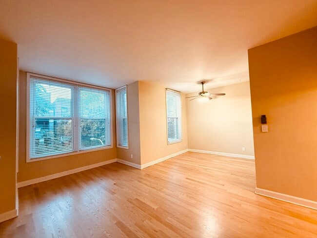 Building Photo - 2133 N Sheffield Ave