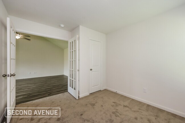 Building Photo - 1321 Woodwinds Dr
