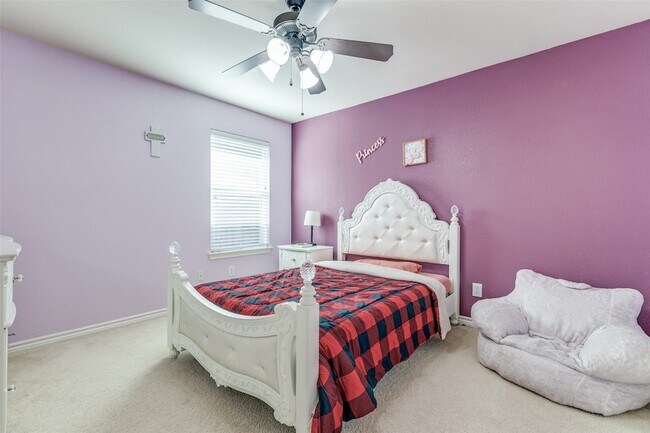 Building Photo - 9412 Fenway Dr