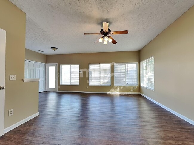 Building Photo - 1115 Sunset Dr