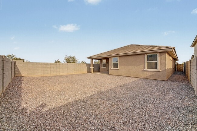Building Photo - 4 bedroom 1 Story Home
