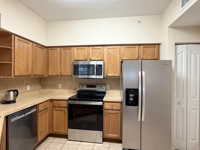 Building Photo - 9849 Baywinds Blvd