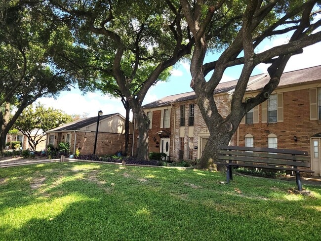 Building Photo - 10813 Sandpiper Dr