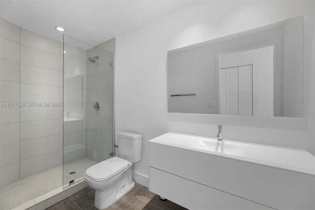 Building Photo - 2900 NE 7th Ave