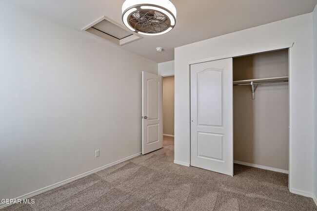 Building Photo - 3921 Desert Dunes Dr