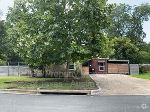 Building Photo - 1301 Clearfield Dr