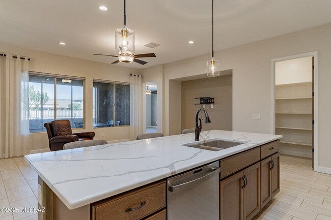 Building Photo - 39548 S Summerwood Dr