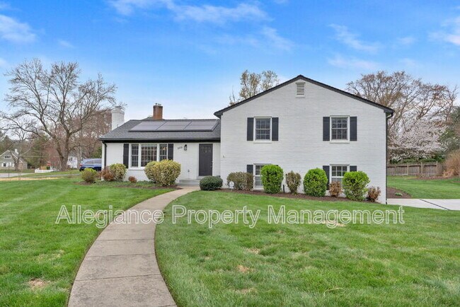 Building Photo - 2215 Lida Ct