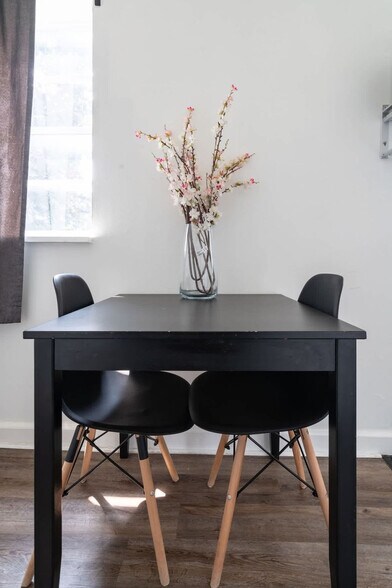 Building Photo - 605 Dennison Ave