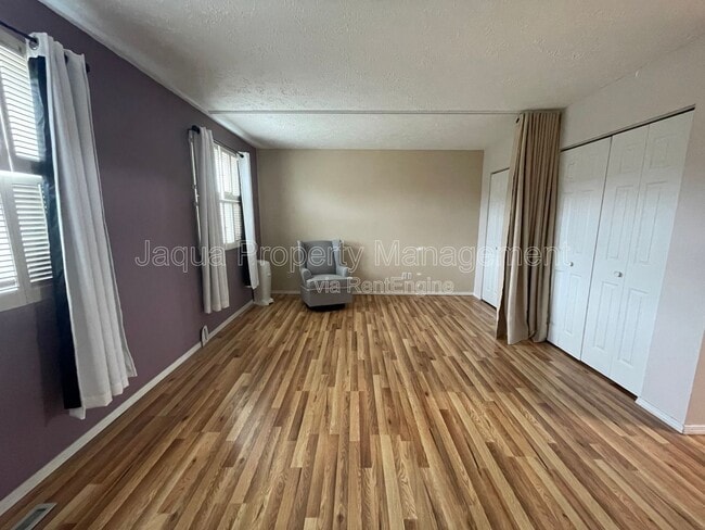 Building Photo - 2591 Stratford Dr