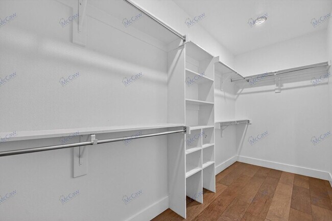 Building Photo - 4413 Roseland Ave