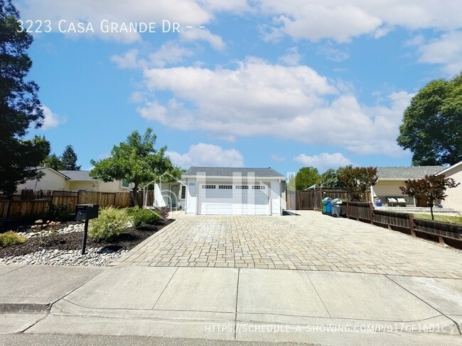 Building Photo - 3223 Casa Grande Dr
