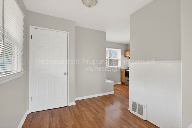 Building Photo - 9855 Medford Dr