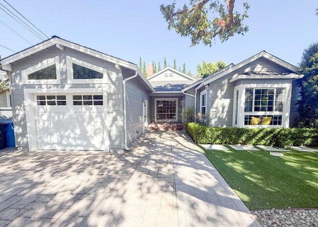 Primary Photo - 663 17th Ave
