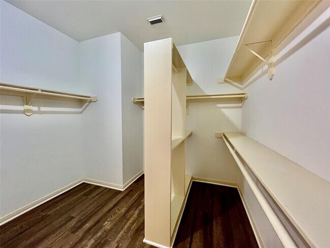 Building Photo - 6415 Coley Park