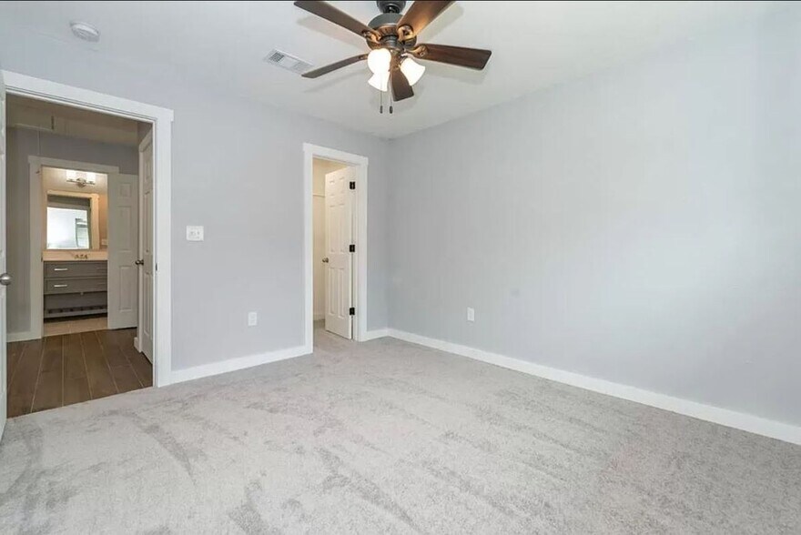 Building Photo - 4915 Sassafras Ln