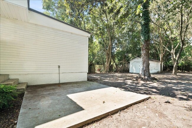 Building Photo - 109 Winston St