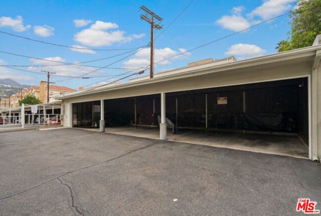 Building Photo - 1100 N Louise St