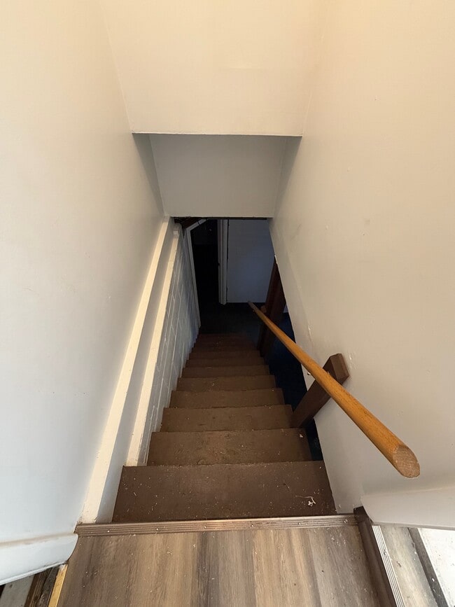 Building Photo - 618 Christopher St