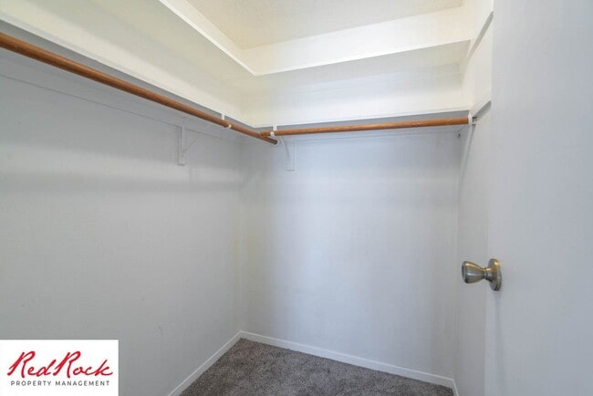 Building Photo - Charming 2 Bed / 1 Bath Apartment in a Prime Location