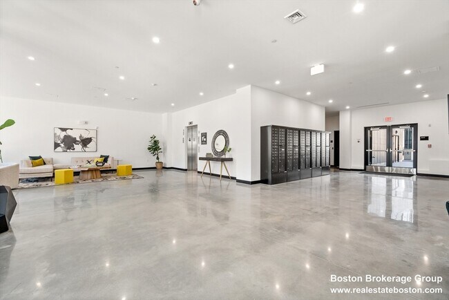 Building Photo - 600 Broadway