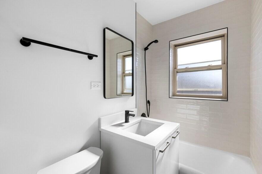 Building Photo - 1553 W Hollywood Ave