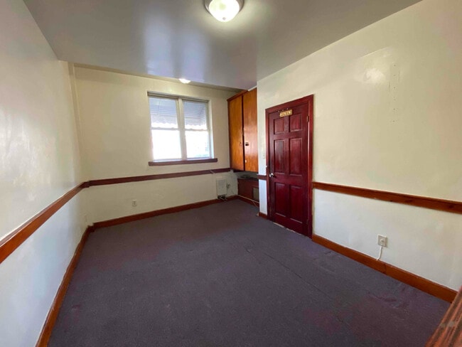 Building Photo - 1398 E 92nd St