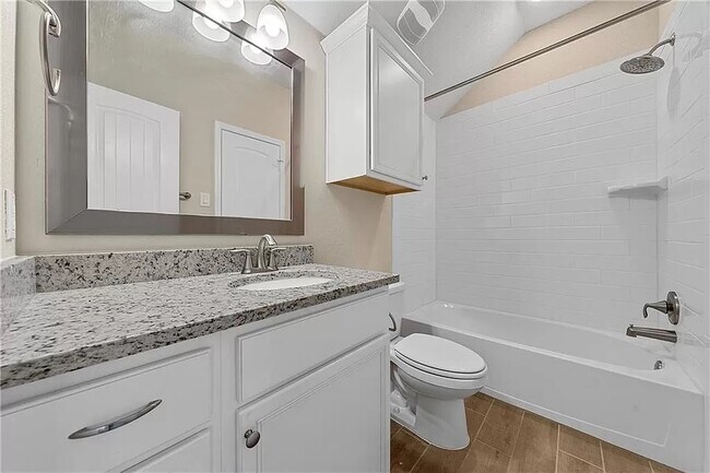 Building Photo - 605 Lister Dr