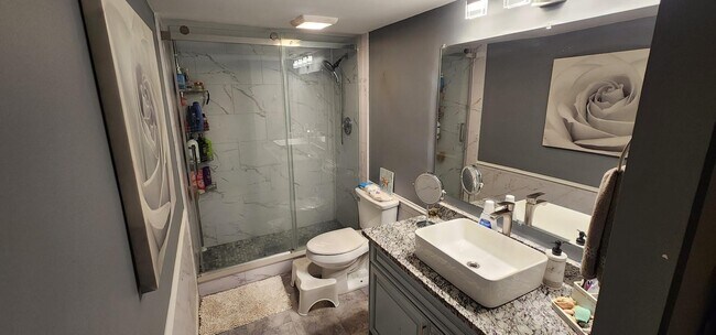 Building Photo - 5600 N Flagler Dr