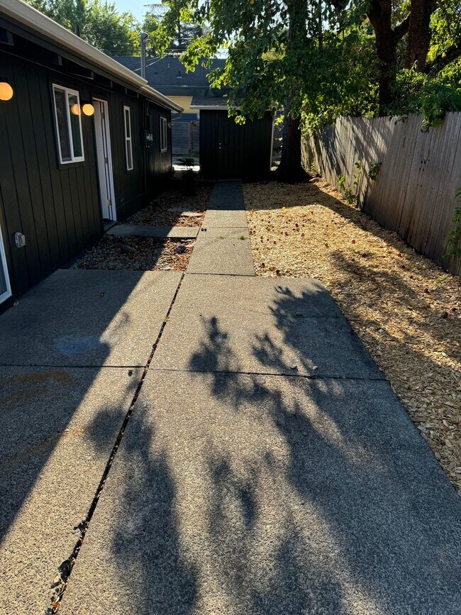 Building Photo - Terrific 3 Bedroom, 2 Bathroom in South Eugene