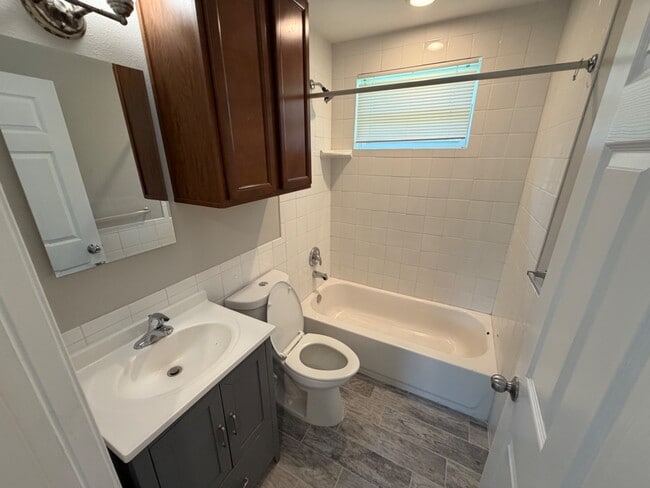 Building Photo - 3838 Manchester Dr