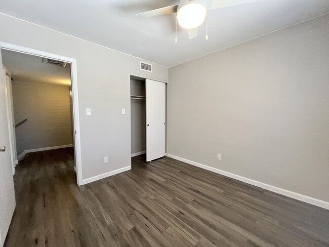 Building Photo - UPDATED 2 story townhome FOR RENT  **SAVE ...