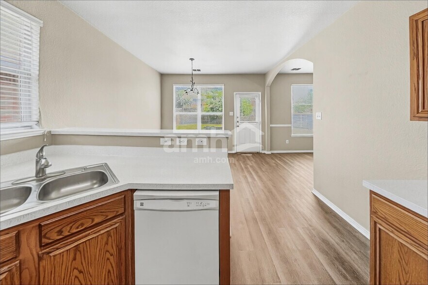 Building Photo - 11500 Gloriosa Dr