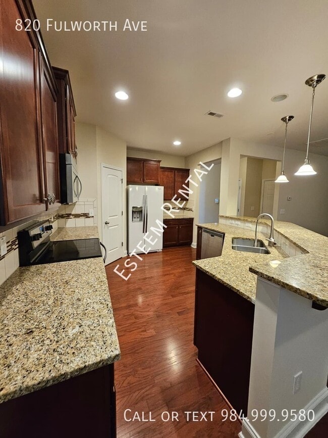 Building Photo - 820 Fulworth Ave