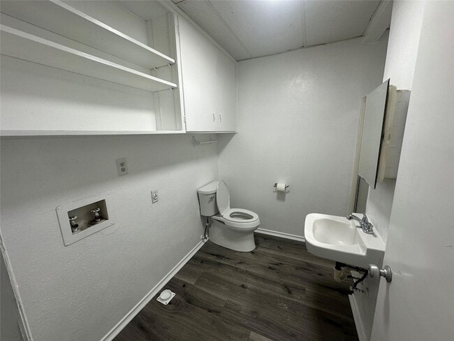 Building Photo - 4723 N Loy Lake Rd