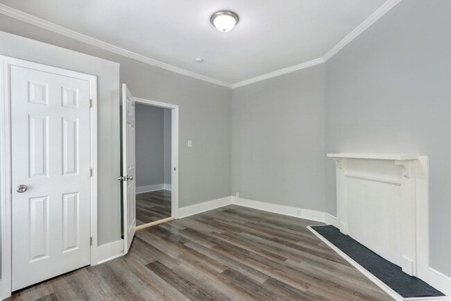 Building Photo - 720 W Victory Dr