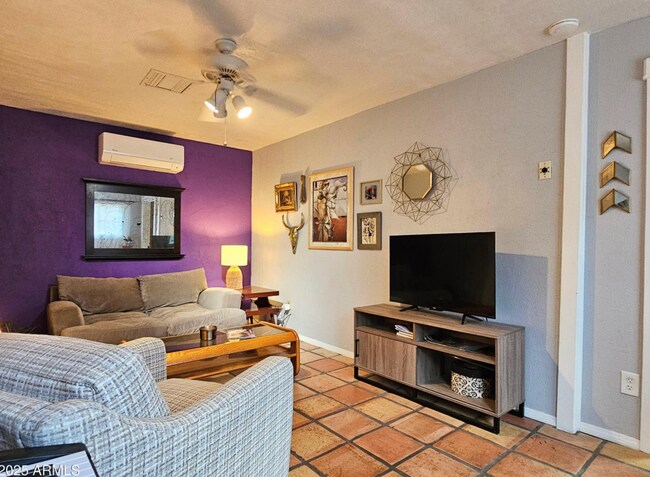 Building Photo - 25 Sowles Ave