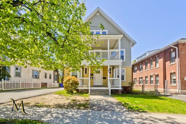 Building Photo - 122 Fort Pleasant Ave