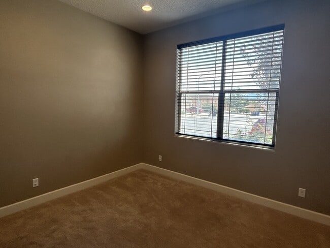 Building Photo - 7115 Vista Terraza Dr NW