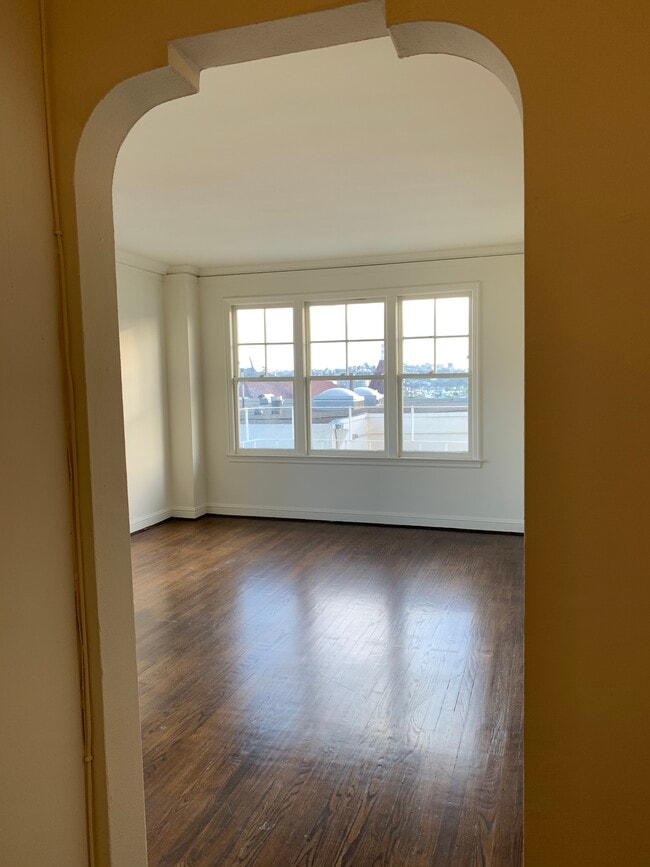 Interior Photo - 3740 25th St