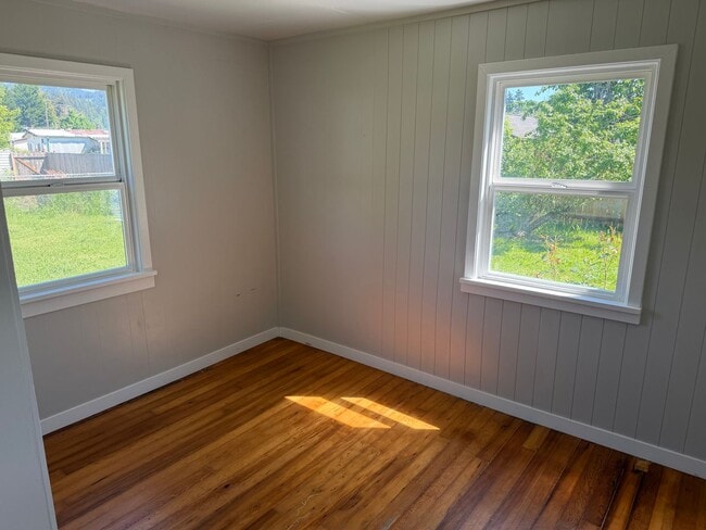 Building Photo - Great Thurston Home!