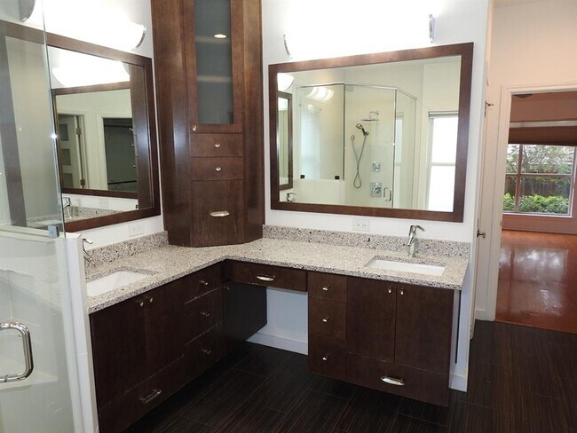 Building Photo - 11207 Crossland Dr