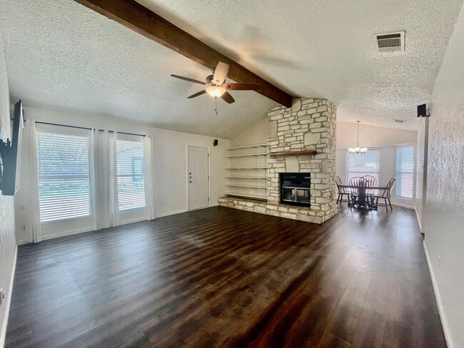 Building Photo - A Perfect Home, In A Perfect Location!