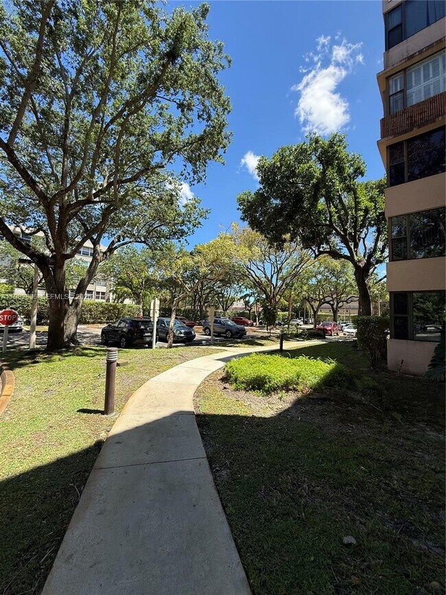 Building Photo - 6800 Cypress Rd