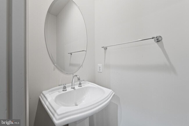 Building Photo - 15983 Marsh Pl