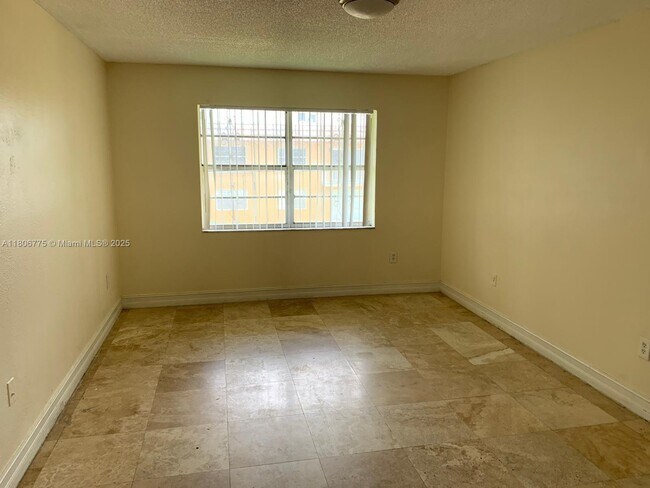 Building Photo - 505 NW 177th St